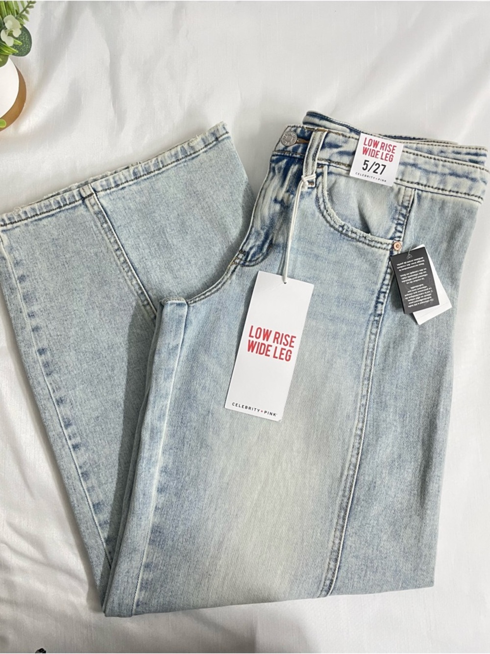 Celebrity Pink Women's Low Rise Double Waistband Wide Leg Jeans  Size  5/27 - Picture 5 of 15